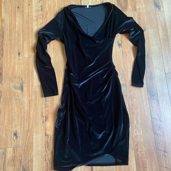 Wilfred black velvet dress - Picture 1 of 10